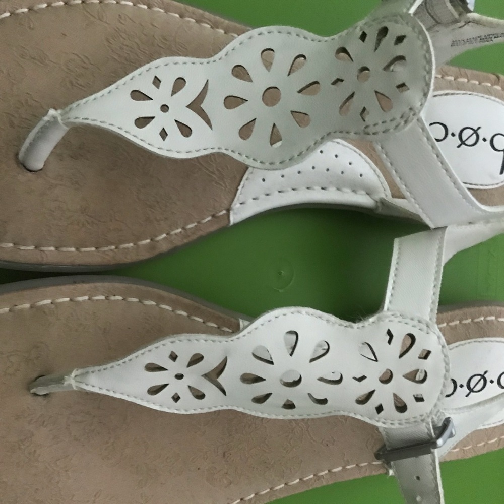 BOC 8M white strappy sandals. Worn once.